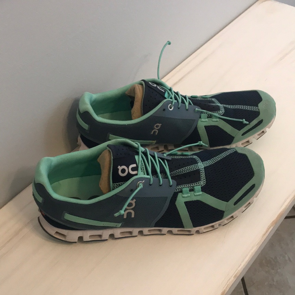 On Cloud Lightweight Running Shoe